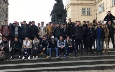 Les élèves du lycée sont arrivés à Prague.